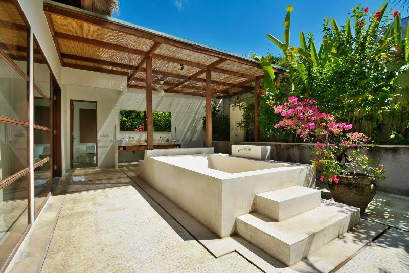 Nyaman Villas Seminyak Buitenkant foto